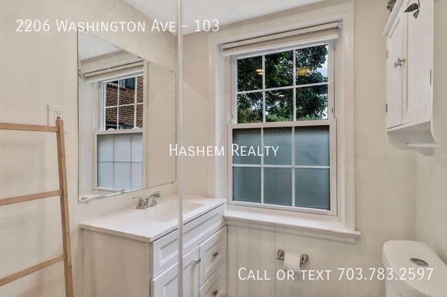 Building Photo - 2206 Washington Ave