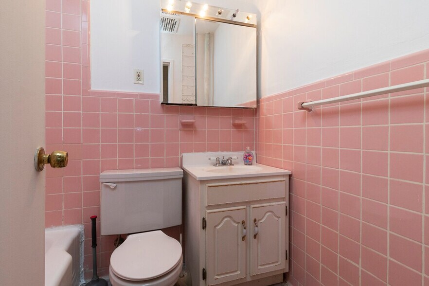 Building Photo - 337 E 81st St
