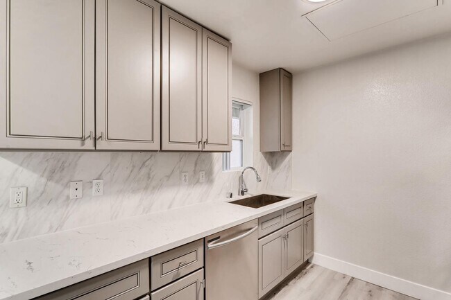 Building Photo - Tuscano Condo 1 Bedroom