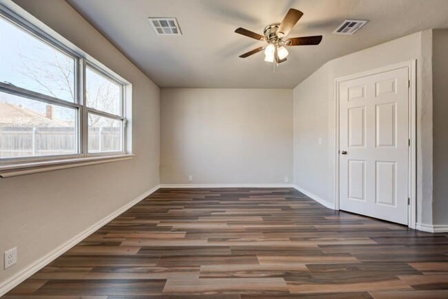 Building Photo - 1011 W Gemini Rd