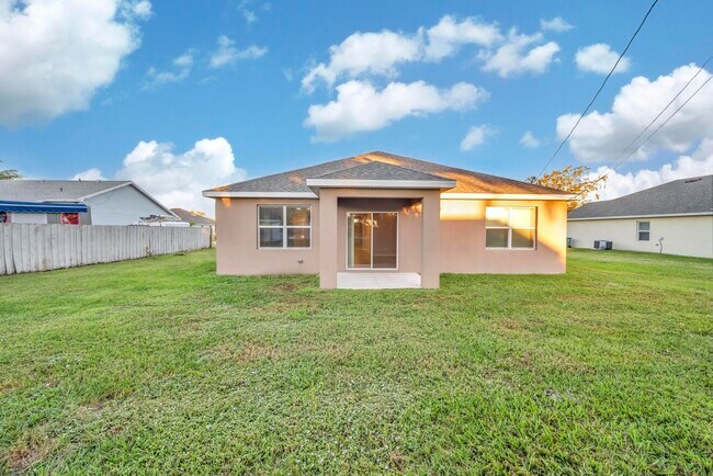 Building Photo - 2538 SE Rock Springs Dr