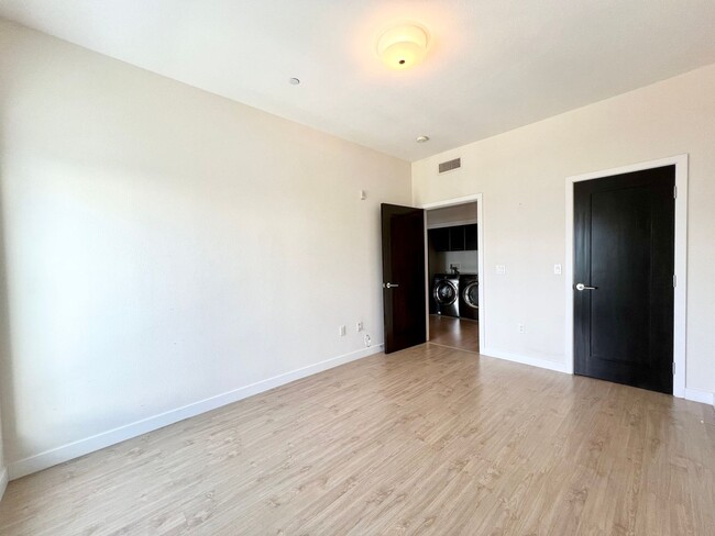 Building Photo - MOVE IN SPECIAL!!! FIRST MONTH FREE!!! LUX...