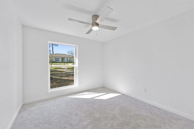 Building Photo - 205 Elmwood St