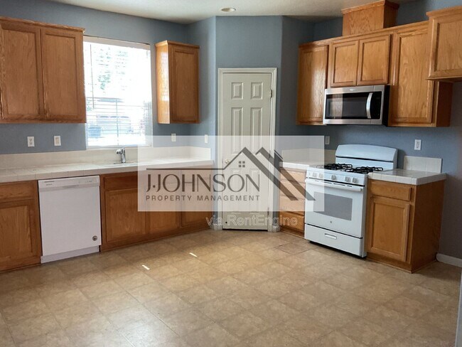Building Photo - 4343 Middlefield Dr