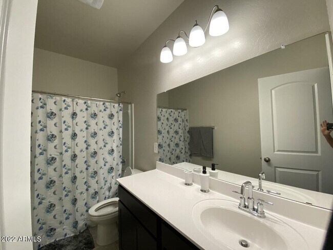 Building Photo - 35420 W San Alvarez Ave