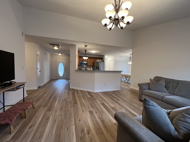 Building Photo - 5343 Tidewater Dr