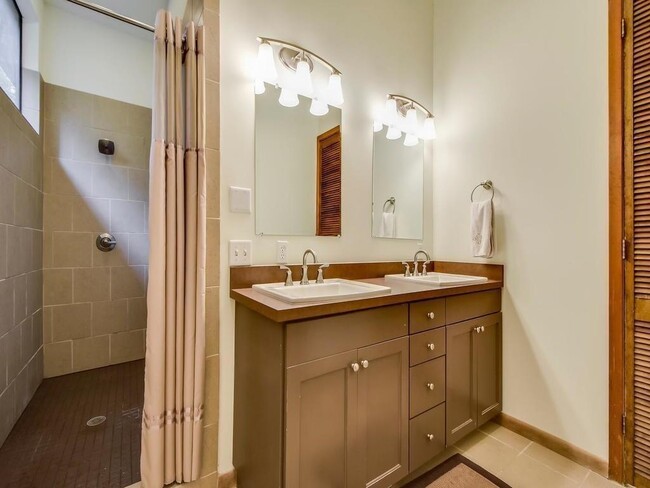 Building Photo - 800 Leonard St