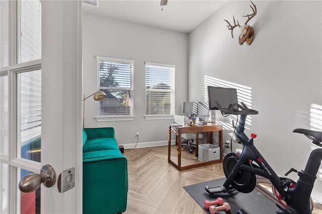 Building Photo - 2925 Mossy Springs Dr