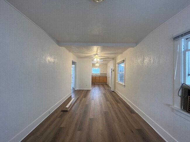 Building Photo - 1434