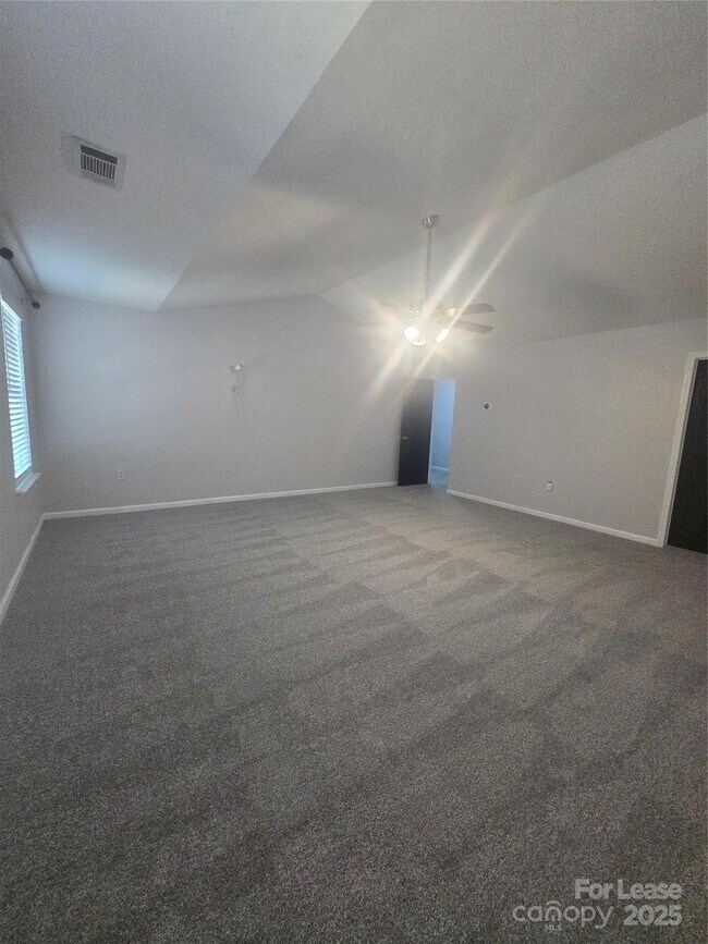 Building Photo - 756 Nannyberry Ln