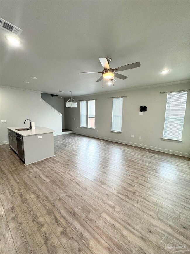 Building Photo - 1191 W Romana St