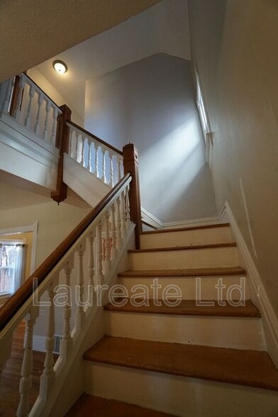 Building Photo - 39 Sherman St