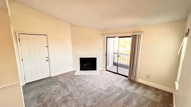 Building Photo - Cozy Casselberry Condo Available - Move In...