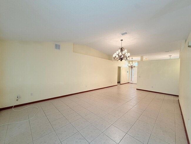 Building Photo - 1613 SW Whipple Ave