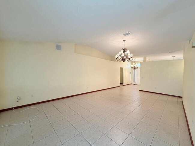 Building Photo - 1613 SW Whipple Ave