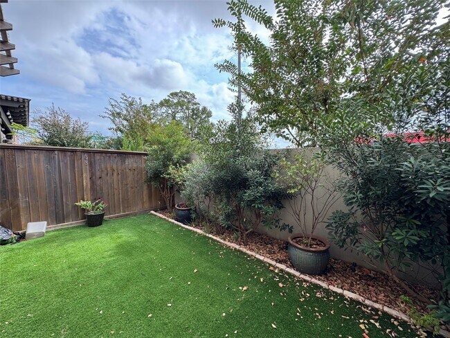 Building Photo - 6755 Highclere Manor Ln