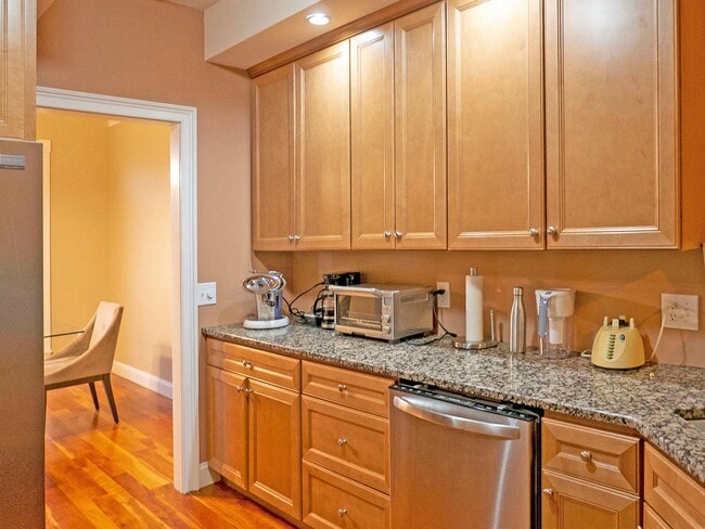 Building Photo - 35 Huyler Dr
