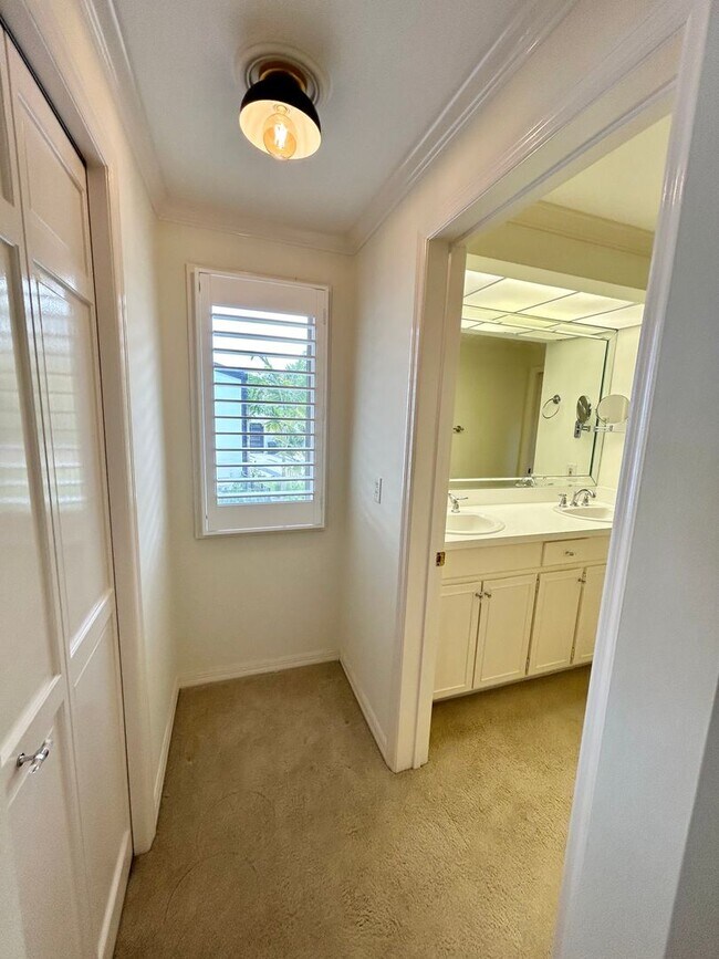 Building Photo - Classic waterfront Snell Isle Estates 3 Bed 2.5 Bath Home with private dock!