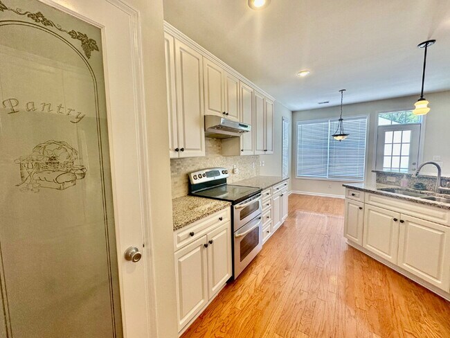 Building Photo - Spacious Four Bedroom Home in Westbury Park!