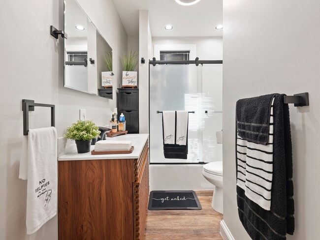 Building Photo - 8 Edgemere Rd