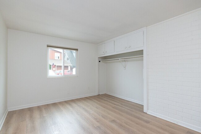 Building Photo - 3 Bedroom + 2 Bathroom Duplex | Silverstrand | Oxnard | Unfurnished