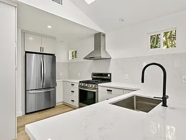 Building Photo - Luxury Meets Privacy | Stunning Detached 1-Bedroom ADU