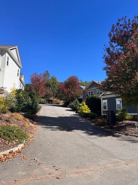 Building Photo - 32 Plant Pl