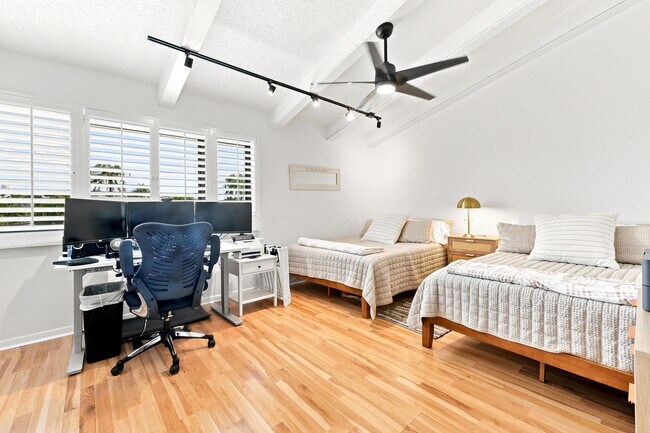 Building Photo - 250 S Ocean Blvd