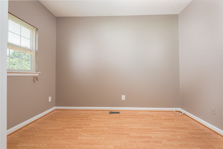 Main level den/study - 15121 Toccoa Ct