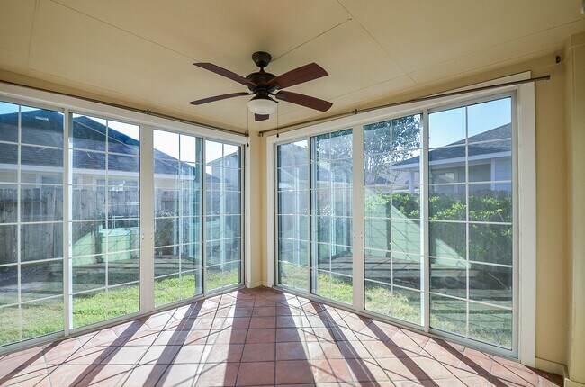 Building Photo - 12918 Hawthorne Shores Dr