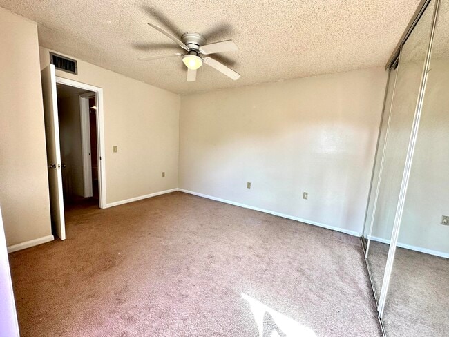 Building Photo - 805 8th Way