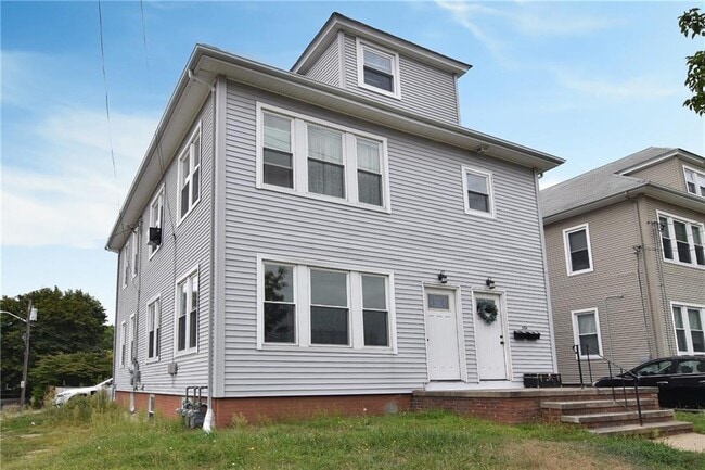 Building Photo - 606 River Ave