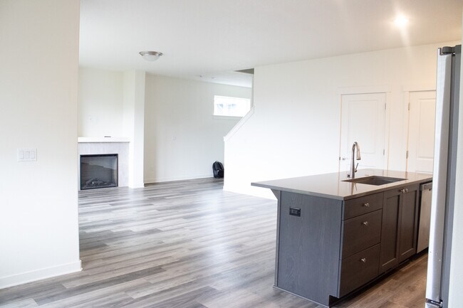 Building Photo - 289 NE Arrowhead Dr