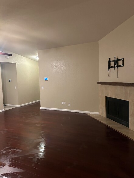 Building Photo - 5200 Roseana Ct