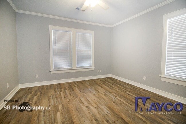 Building Photo - 3 bedroom 2 bath in Highland neighborhood,...