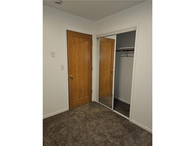 Building Photo - 154 3rd Ave