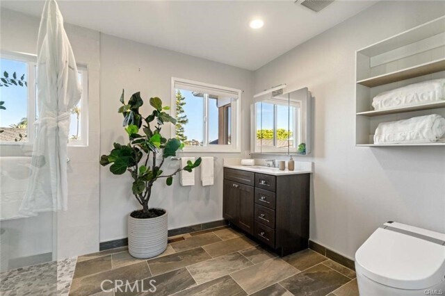 Building Photo - 557 Blumont St