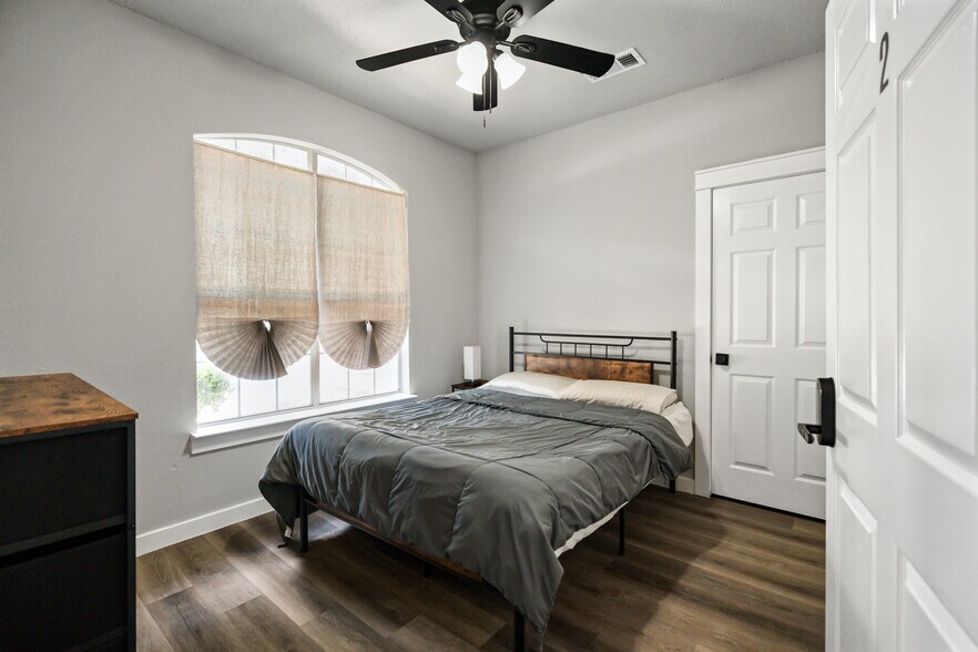 Building Photo - 6605 Gardenia Dr