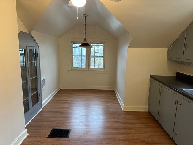 Building Photo - 70 Clifton Dr