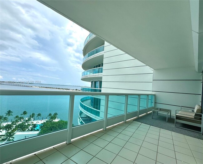 Building Photo - 2127 Brickell Ave