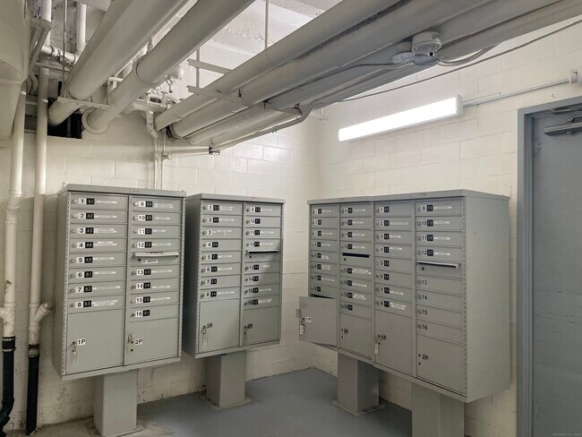 Building Photo - 230 Farmington Ave