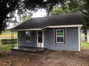 Building Photo - **Holiday Move-in Special**$500 off the fi...