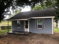 Building Photo - **Holiday Move-in Special**$500 off the first full month's rent!