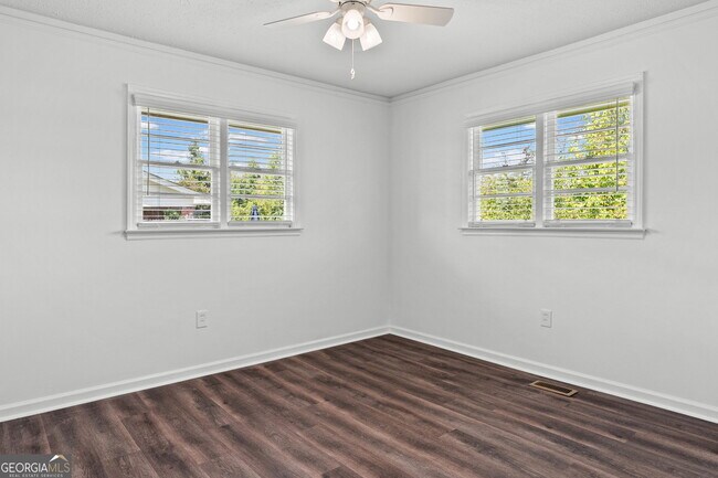 Building Photo - 215 Lagrange St