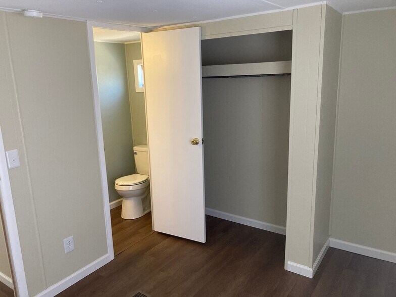 Half bath - 5400 W Calle Cayeus