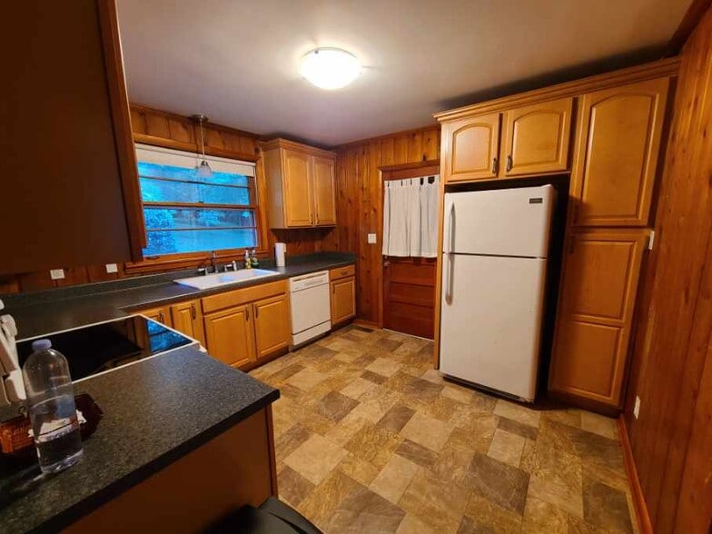 Building Photo - 927 Downey Dr