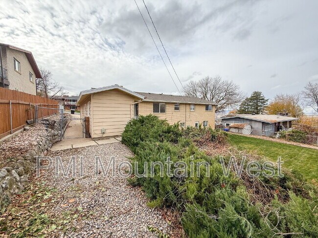 Building Photo - 1011 Claremont Dr