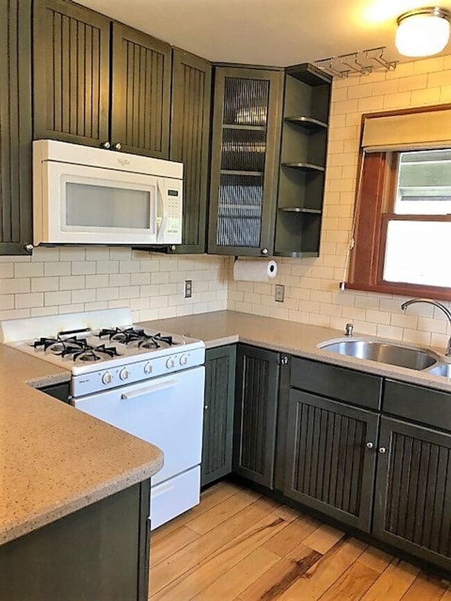 Building Photo - 579 Buchon St