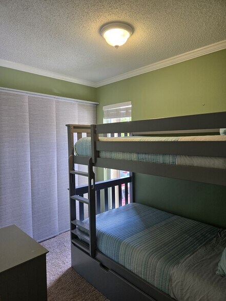 Building Photo - 5242 NE 6th Ave