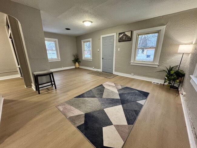 Building Photo - 1 bed, 1 bath home for rent in Waterloo